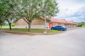 days inn and suites by wyndham beeville