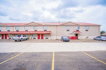 days inn and suites by wyndham beeville