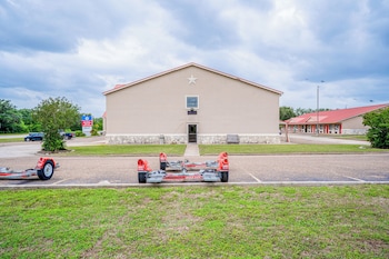 days inn and suites by wyndham beeville