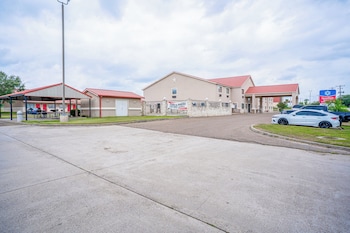 days inn and suites by wyndham beeville