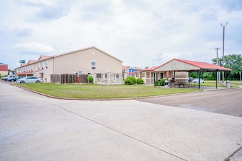 days inn and suites by wyndham beeville