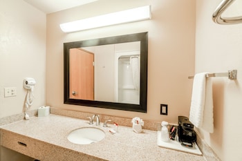days inn and suites by wyndham beeville