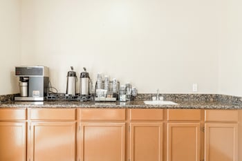 days inn and suites by wyndham beeville
