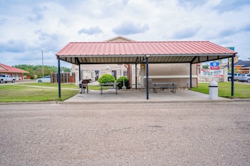 days inn and suites by wyndham beeville