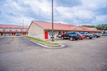 days inn and suites by wyndham beeville