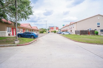 days inn and suites by wyndham beeville