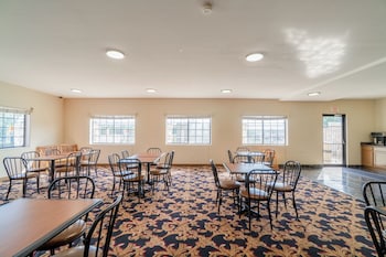 days inn and suites by wyndham beeville