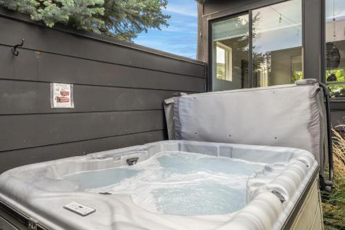 coopers north in old town hot tub and pool table