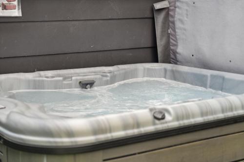 coopers north in old town hot tub and pool table