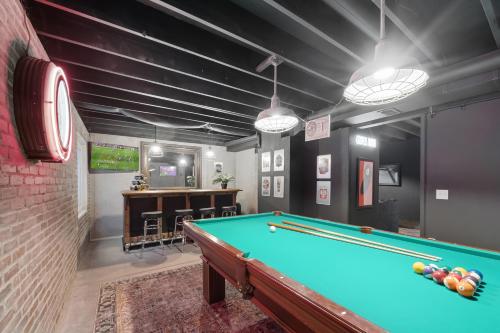coopers north in old town hot tub and pool table