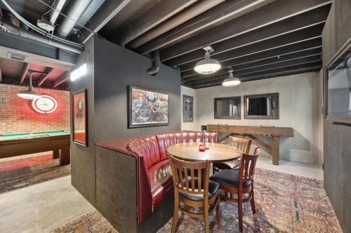 coopers north in old town hot tub and pool table