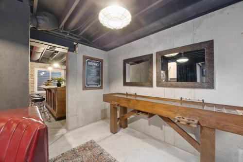 coopers north in old town hot tub and pool table