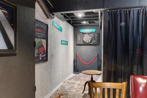 coopers north in old town hot tub and pool table