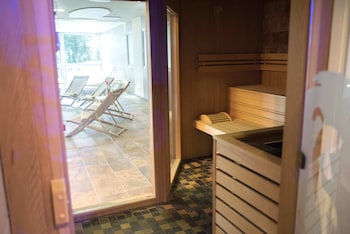 Chateau Belmont The Crest Collection,Near Tours Cathedral,4 star