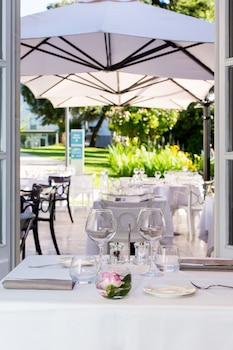 Chateau Belmont The Crest Collection,Near Tours Cathedral,4 star