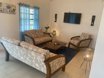 immaculate 3 bed villa overlooking admiralty bay