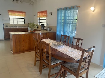 immaculate 3 bed villa overlooking admiralty bay