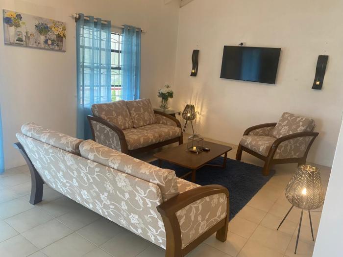 immaculate 3 bed villa overlooking admiralty bay