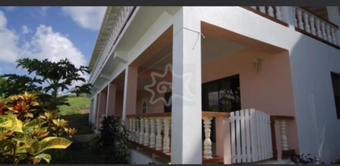 immaculate 3 bed villa overlooking admiralty bay