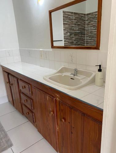immaculate 3 bed villa overlooking admiralty bay