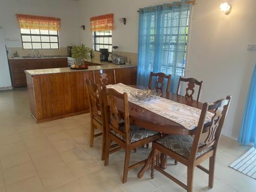 immaculate 3 bed villa overlooking admiralty bay