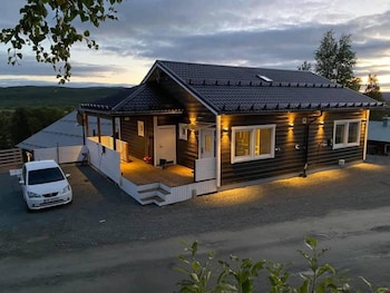 large 8 9 bed central ski innout house in hemavan