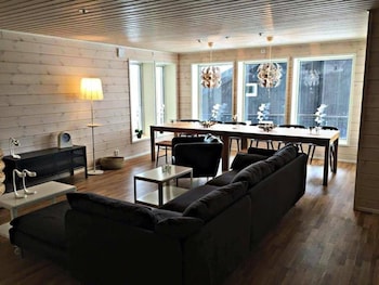 large 8 9 bed central ski innout house in hemavan