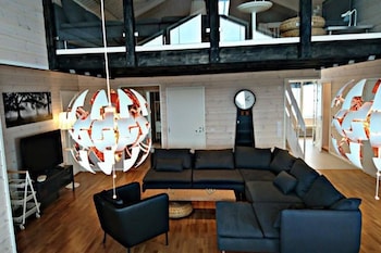 Large 8-9-Bed Central Ski Innout House In Hemavan,,4 star