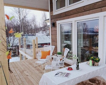 large 8 9 bed central ski innout house in hemavan