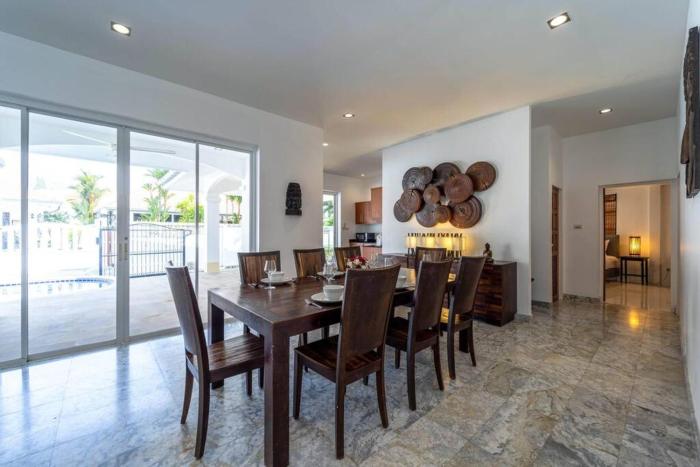 private 4 bedroom pool villa ng411