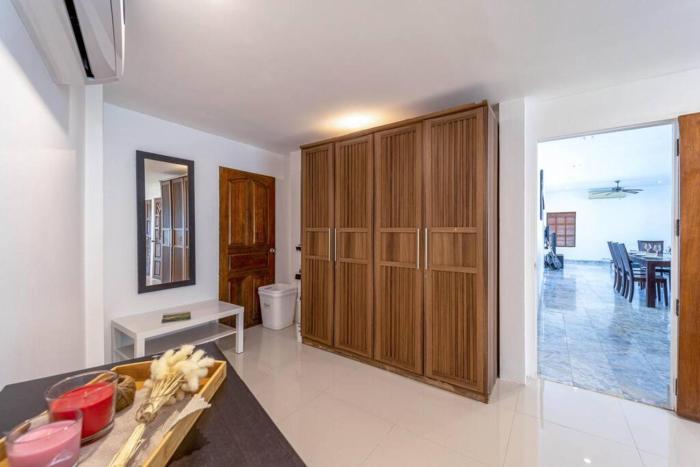 private 4 bedroom pool villa ng411