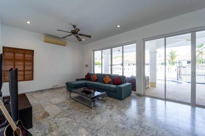 private 4 bedroom pool villa ng411