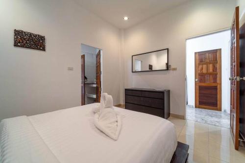 private 4 bedroom pool villa ng411