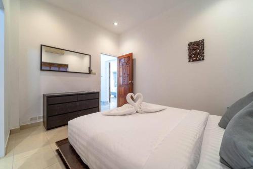 private 4 bedroom pool villa ng411