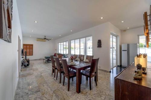 private 4 bedroom pool villa ng411