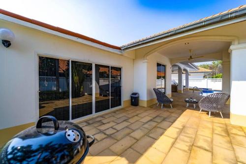private 4 bedroom pool villa ng411