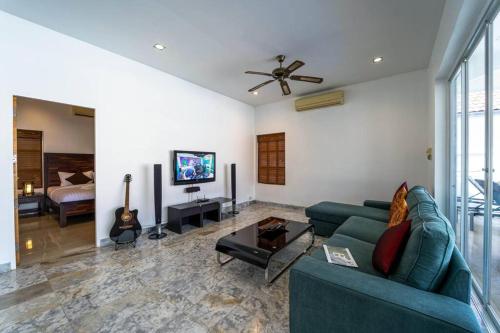 private 4 bedroom pool villa ng411