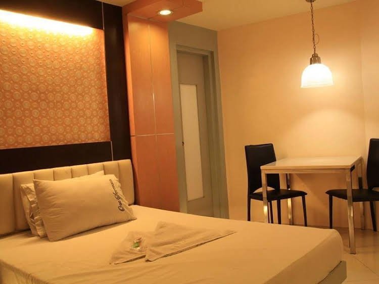 One Serenata Hotel Bacoor,,3 star
