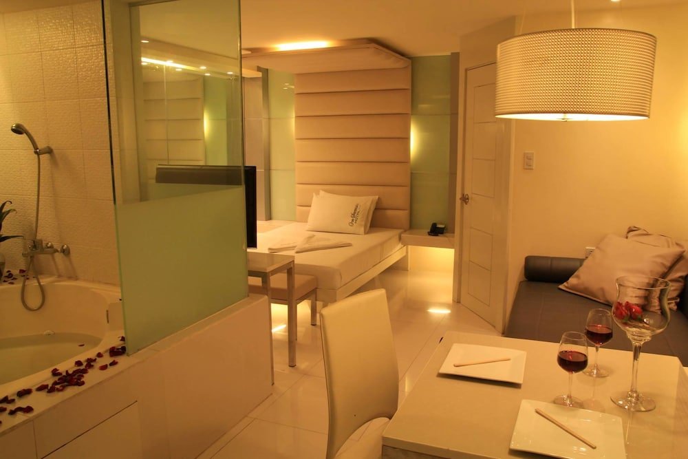 one serenata hotel bacoor