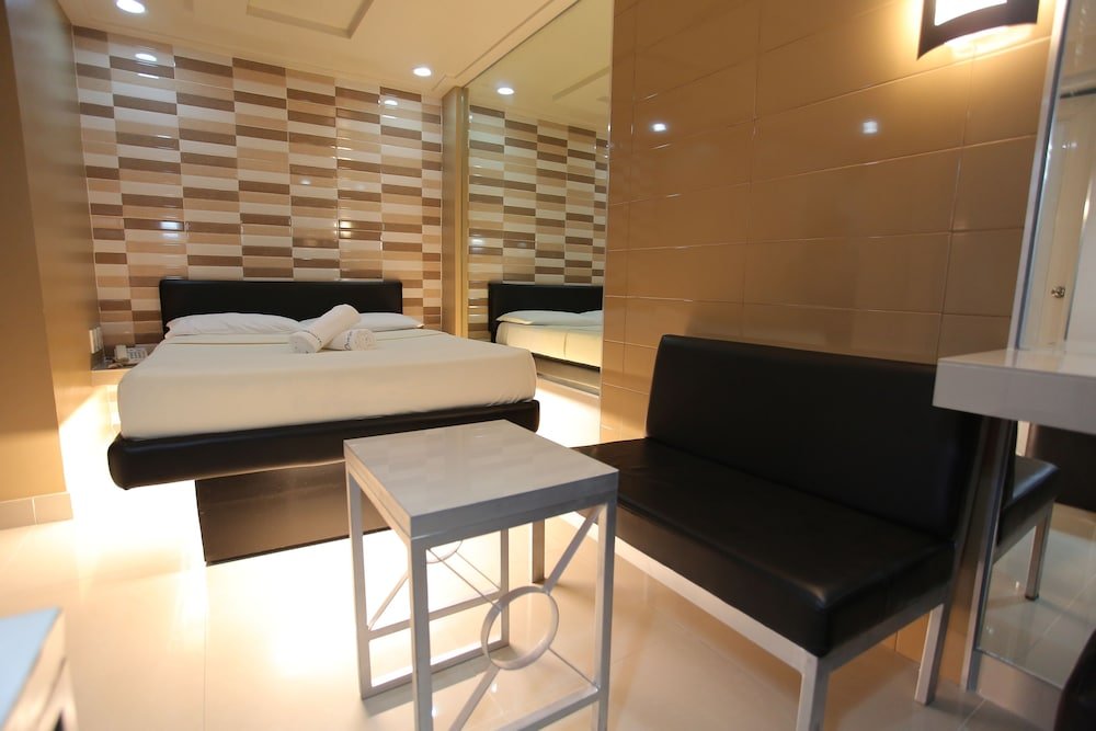 one serenata hotel bacoor