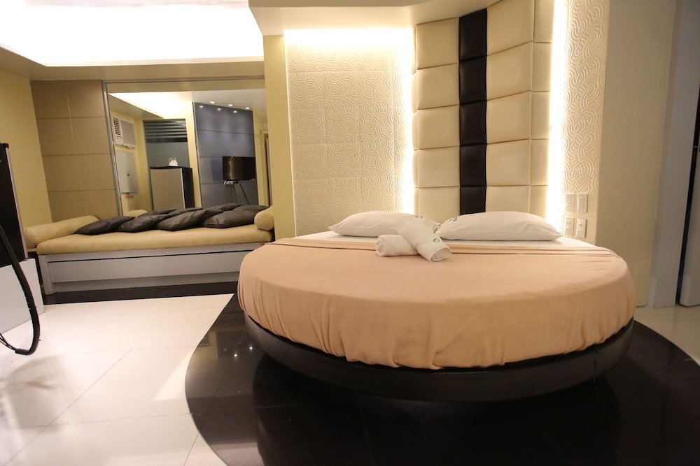 one serenata hotel bacoor