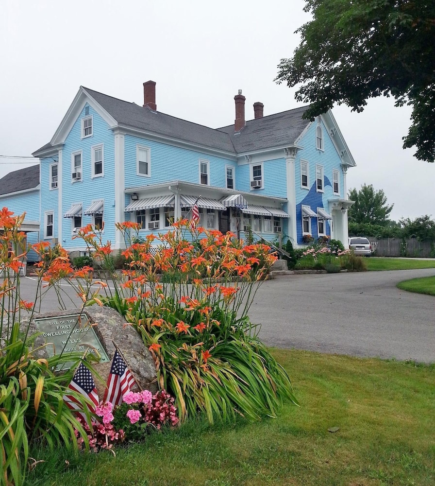 coast village inn and cottages
