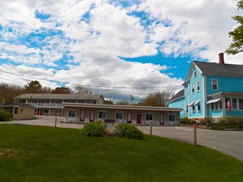 coast village inn and cottages