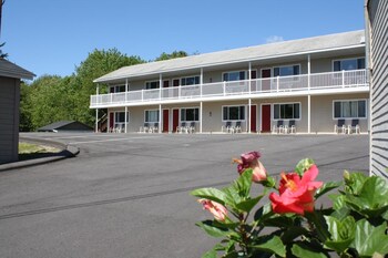 coast village inn and cottages