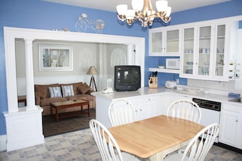 coast village inn and cottages