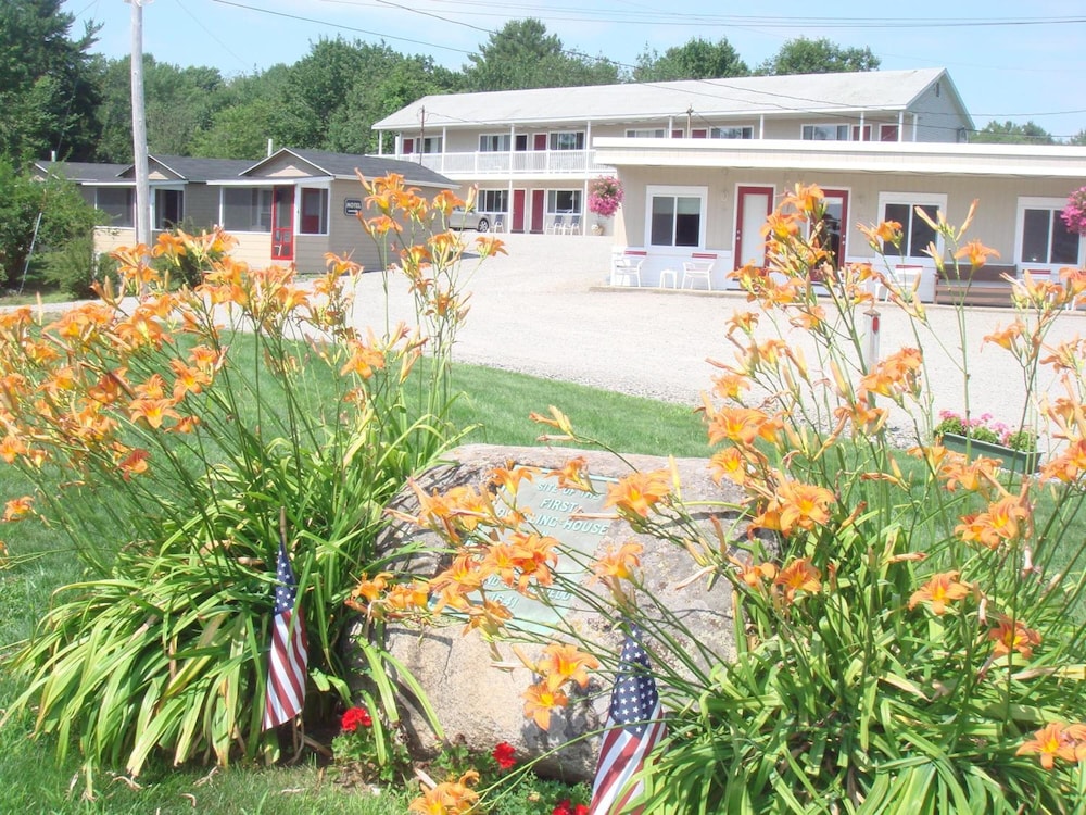 coast village inn and cottages