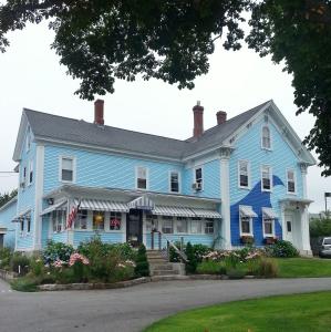 coast village inn and cottages