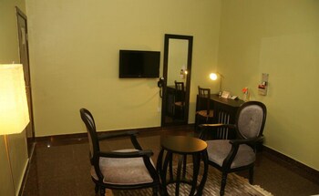 ellis suites limited