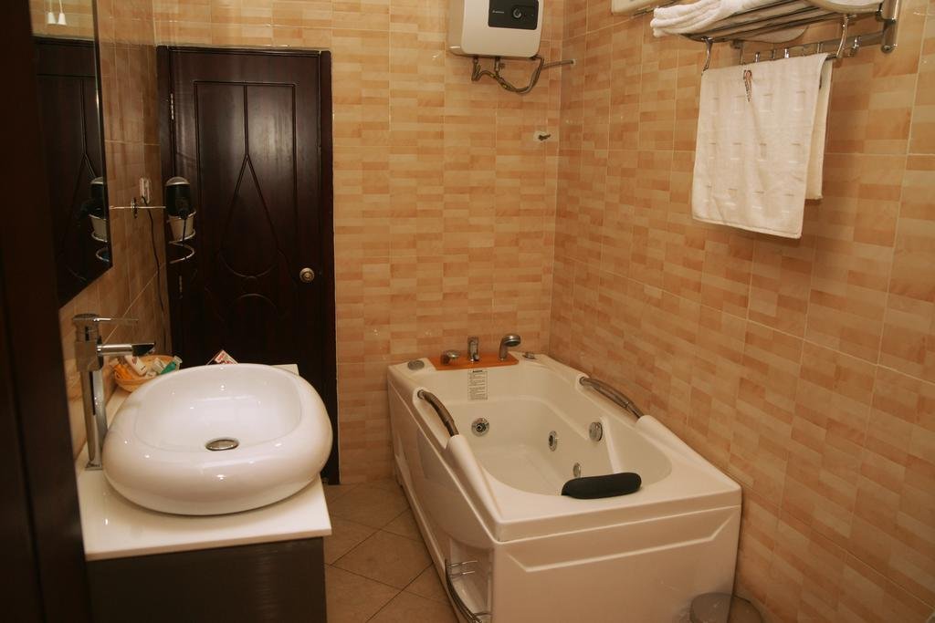 ellis suites limited