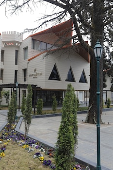 hotel arif castle